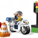 LEGO Motocicleta de politie din seria LEGO Du